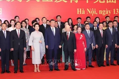 Vietnamese, Chinese leaders meet with intellectuals, young people 
