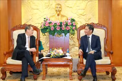 Vietnam beefs up multifaceted cooperation with Singapore, Australia