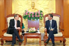 Vietnam beefs up multifaceted cooperation with Singapore, Australia
