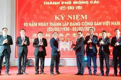 Dongxing delegation visits Mong Cai to attend CPV's 93rd anniversary celebrations