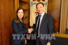 Vietnamese Ambassador to Italy Duong Hai Hung (R) and President of the Sardinia region Alessandra Todde at their meeting (Photo: VNA)