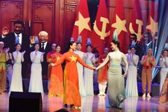 A performance at the art programme celebrating the Hanoi-Beijing friendship (Photo: VNA)
