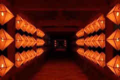 The central hallway is decorated with 240 lanterns flashing in sync with the sound. (Photo: VNA)