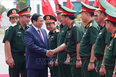 PM Pham Minh Chinh and officiers, soldiers of Army Corps 12 (Photo: VNA)