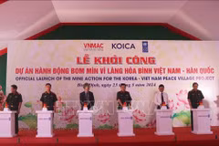 At the launching ceremony (Photo: VNA)