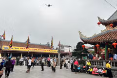 Visitors flocking to Phu Day Festival in Tien Huong Temple in 2024 (Photo: VietnamPlus)