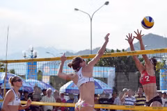 Beach volleyball tourney gets underway in Can Tho