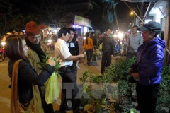 Looking for luck at Vieng Market Festival