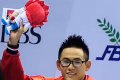 Nhat wins gold, sets national record in swimming