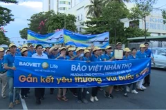 Charity walk invites donations for poor children in Binh Thuan