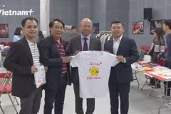 Vietnamese students in Paris raise funds for Motherland’s islands