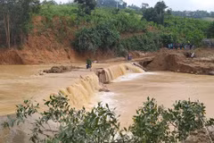 Rescue operations underway for landslide victims in Quang Nam