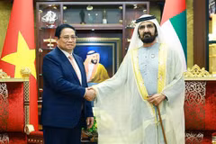 Prime Minister Pham Minh Chinh (left) and UAE Vice President and Prime Minister Sheikh Mohammed bin Rashid Al Maktoum. (Photo: VNA)