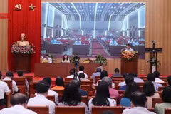 At a meeting between Hanoi's delegation of NA deputies and voters. (Photo: dbndhanoi.gov.vn)
