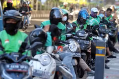 Indonesia is moving to protect online motorcycle taxi drivers. (Photo: cdn.antaranews.com)