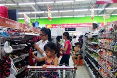 Retail sales, service revenues rise 9.3 percent 