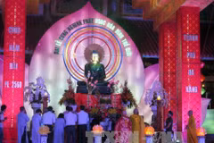Jade Buddha statue conveys peace messages in Da Nang