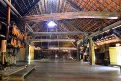 Exhibition on Hoa Binh’s cultural heritages and antiques opens
