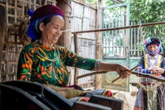 Linen weaving by Mong ethnic minority women in Ha Giang