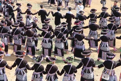 The distinctive outfits of the Lao people in Lai Chau