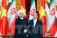 Prime Minister Nguyen Xuan Phuc receives Iranian President