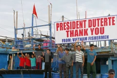 Philippine leader sets Vietnamese fishermen free 