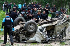 Bomb kills three police officers in southern Thailand 