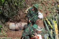 US students learn about wartime UXO issues in Vietnam