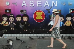 Thailand revises down tourism income target for 2017