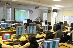 Stocks rise slightly before US vote 