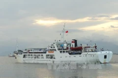 Ships bringing Tet gifts arrive at Truong Sa island district