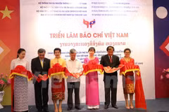 Vietnamese press exhibition underway in Laos