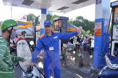 Fuel prices gain nearly 700 VND per litre