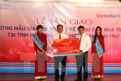 VietinBank funds social works in Hau Giang