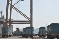 Cam Pha port handles over 33,000 tonnes of coal on first New Year day 
