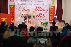 Overseas Vietnamese celebrate Lunar New Year