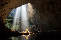 Foreign ambassadors conquer Son Doong cave