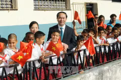 President visits school, monuments in Havana
