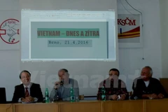 Seminar on Vietnam’s renovation held in Czech Republic