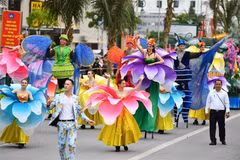 Street carnival in Sam Son