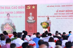 PM Pham Minh Chinh adresses at a ceremony to launch a 500-day emulation campaign for completing 3,000km of expressways (Photo: VNA)