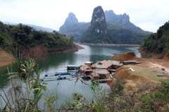 Discovering the untouched beauty of Pa Khom Bay