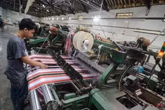A worker completes production of sarong cloth in a textile factory in Majalaya industrial estate in Bandung regency, West Java. (Photo: Antara) 
