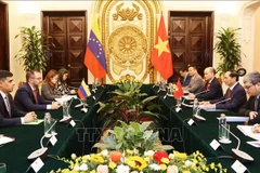 Minister of Foreign Affairs Bui Thanh Son holds talks with his Venezuelan counterpart Yvan Gil Pinto in Hanoi on June 8. (Photo: VNA)