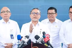 Indonesian Coordinating Food Minister Zulkifli Hasan (central) (Photo: indonesiasentinel.com)