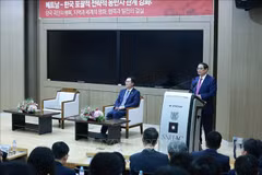 Prime Minister Pham Minh Chinh speaks at Seoul National University during his visit to the RoK. (Photo: VNA)
