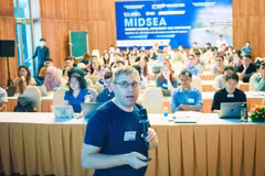 Scientists and researchers at the conference on infectious diseases in Binh Dinh province. (Photo: ICISE)