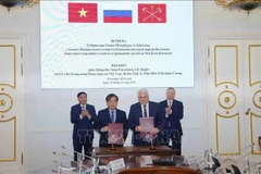 At the signing ceremony of cooperation agreements between Dien Bien and St. Petersburg. (Photo: VNA)