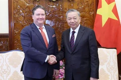 President To Lam (right) and US Ambassador to Vietnam Marc Evans Knapper. (Photo: VNA)