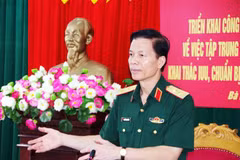 Lieutenant General Nguyen Trong Binh, Deputy Chief of the General Staff of the Vietnam People's Army, speaks at the conference. (Photo: VNA)
